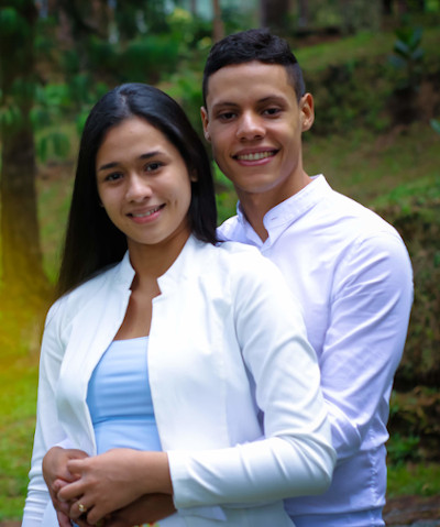 Juan Esteban Garcia y Katheryne Castro - Fundadores de Nombres de Niños